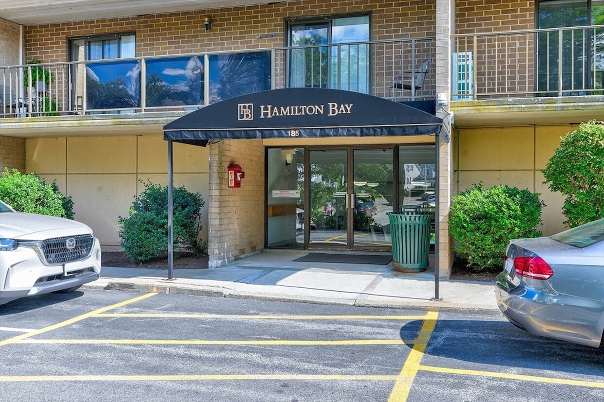 Building Entrance - 165 Quincy Shore Dr