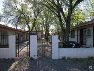 Foto del edificio - 1224-1226 Goff Rd