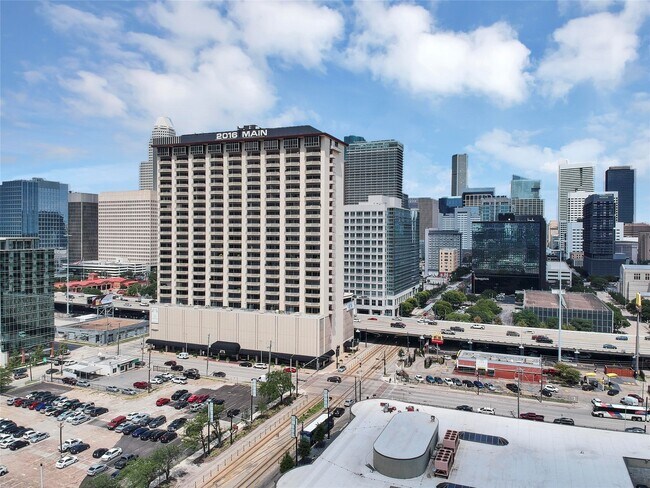 Building Photo - 2016 Main St