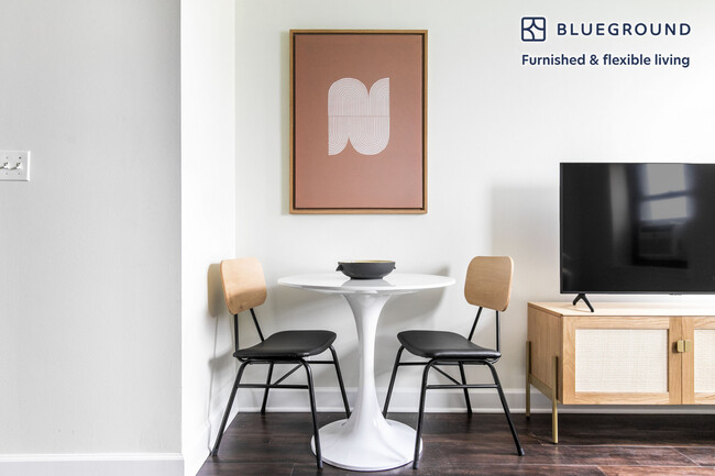 Foto del edificio - 1400 N Lake Shore Dr