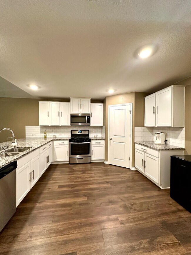 Photo - 14218 Minette Loop House