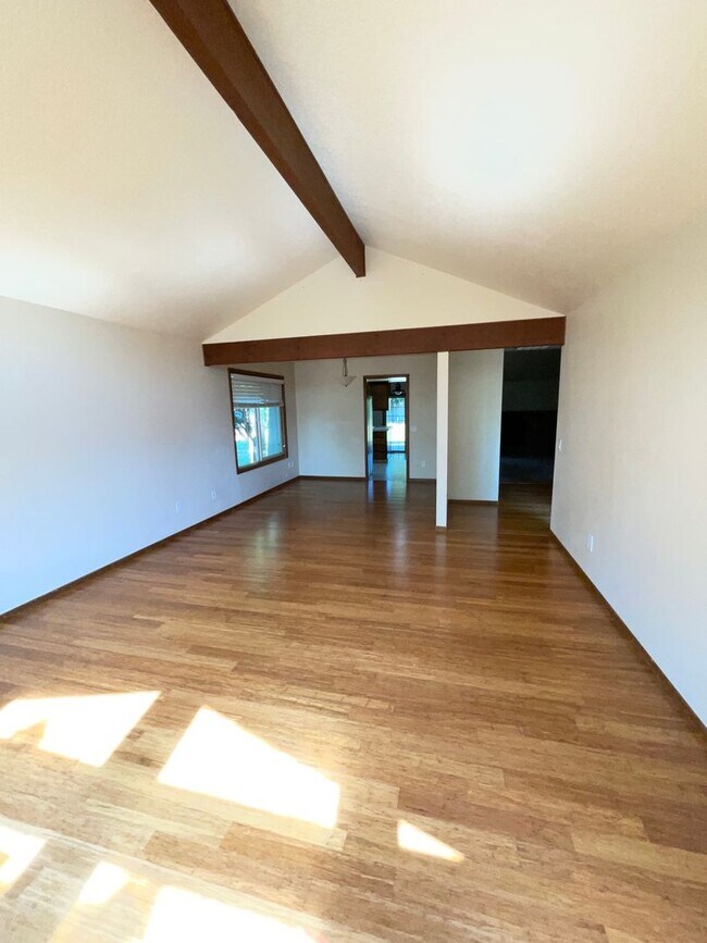 Foto del edificio - Cute Home with large yard in Hillsboro