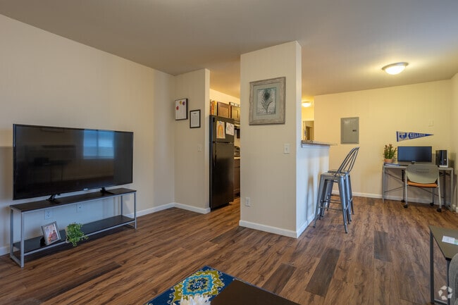 1 habitación, 1 baño - 626 pies cuadrados - Sala de estar - The Annex of Battle Creek