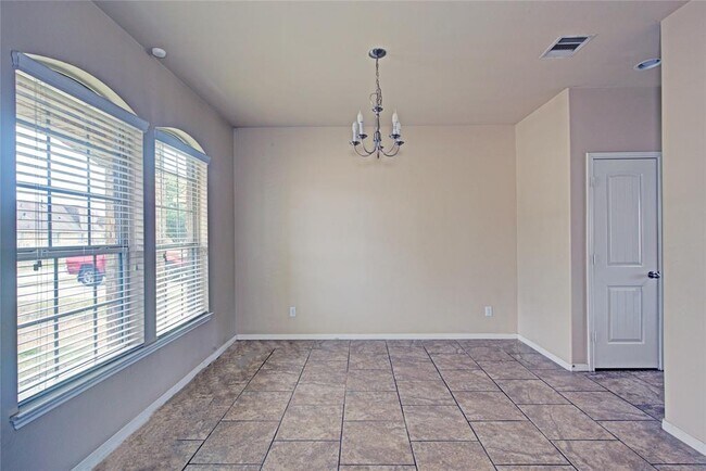 Building Photo - 21615 Champagne Dr W