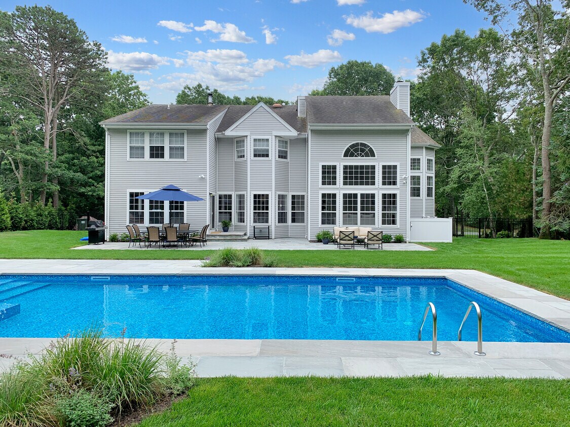 35 Hollow Ln, Westhampton, NY 11977 House Rental in Westhampton, NY