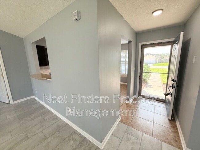 Building Photo - 1921 Willesdon Dr W