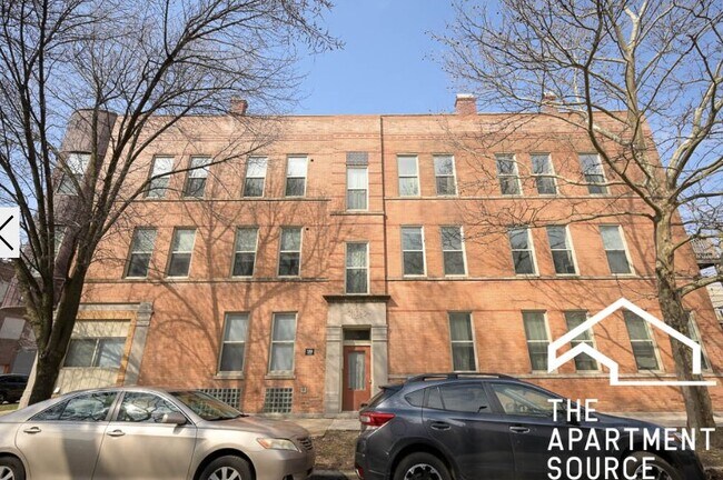 Foto del edificio - 2732 W Chicago Ave