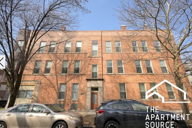 Building Photo - 2732 W Chicago Ave