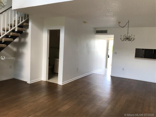 Building Photo - 6886 N Kendall Dr