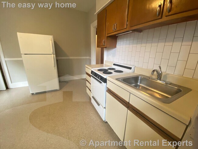 Building Photo - 8 A Forest St