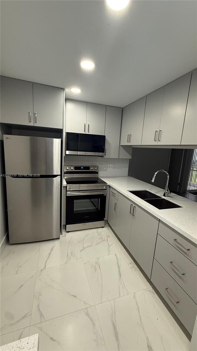 Building Photo - 2750 W 63rd Pl