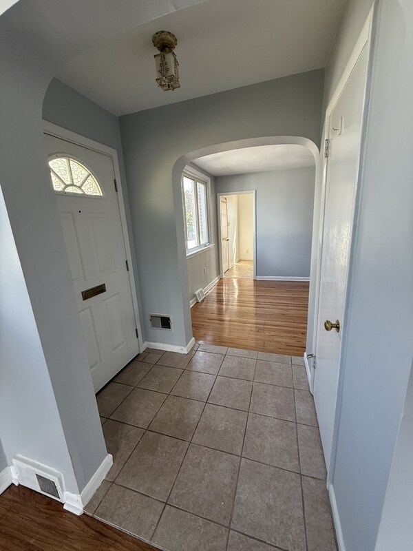 Foto del edificio - 8204 Woolston Ave