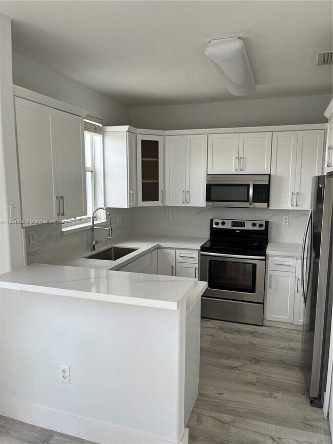 Building Photo - 10947 NW 79th St