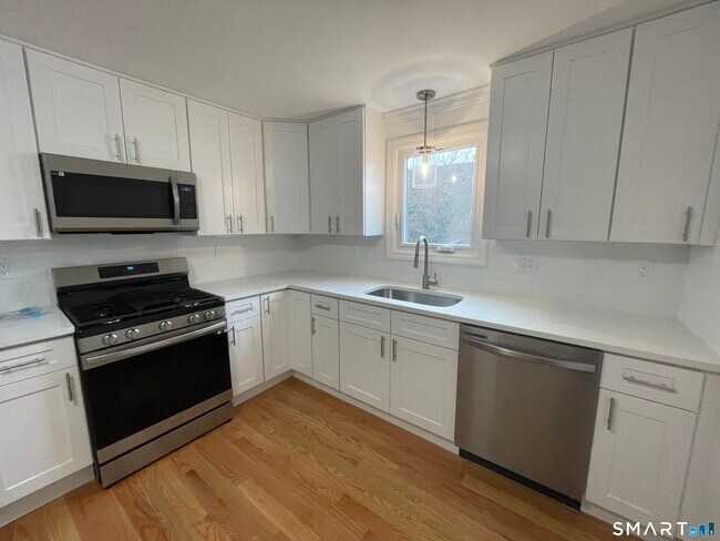 Building Photo - 471 Marlborough Terrace