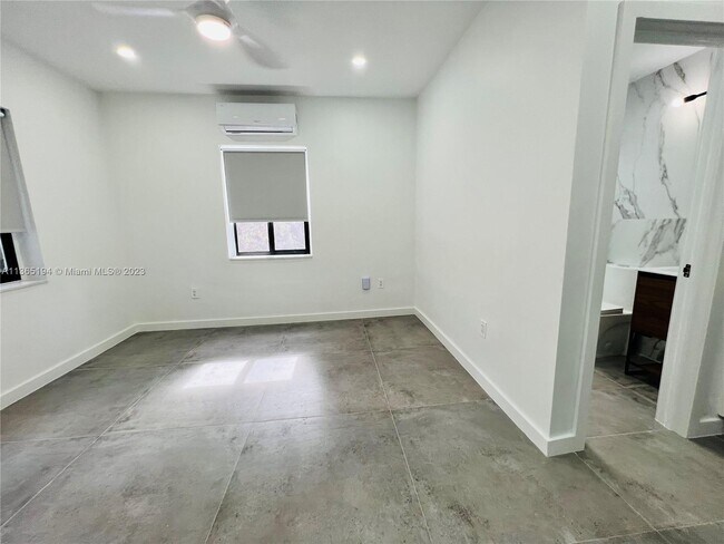 Building Photo - 5541 NW Miami Ct