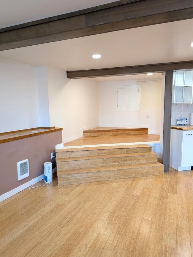 Foto del edificio - 1221 Toledo St