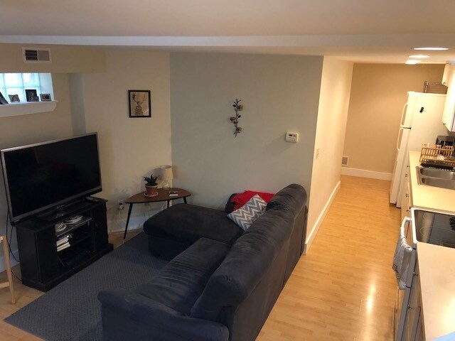 Living Room - 945 W Cross St