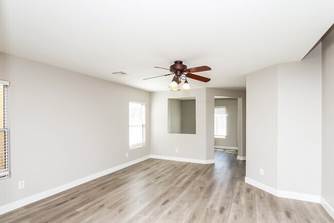 Foto del edificio - 4792 W Shelbourne Ave