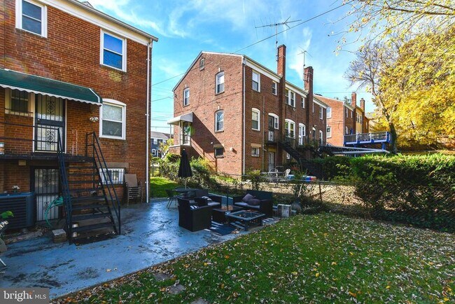 Building Photo - 416 Peabody St NE