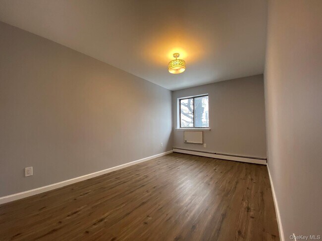 Foto del edificio - 61-22 168th St