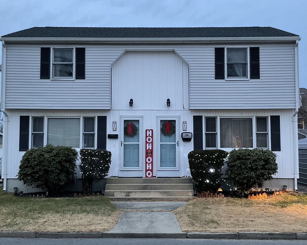 Primary Photo - 10 Rivest Ct