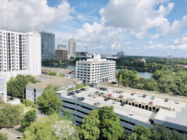 Foto del edificio - 100 S Eola Dr