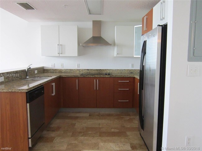 Building Photo - 1 br, 1 bath  - 170 SE 14th St # 3902