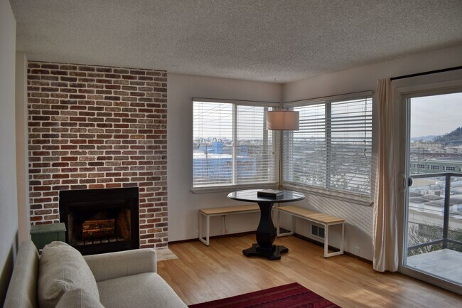 Building Photo - 2034 14th Ave W