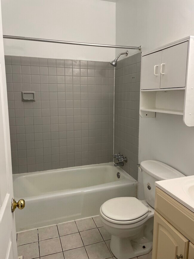 Bathrrom - 617 S 16th St