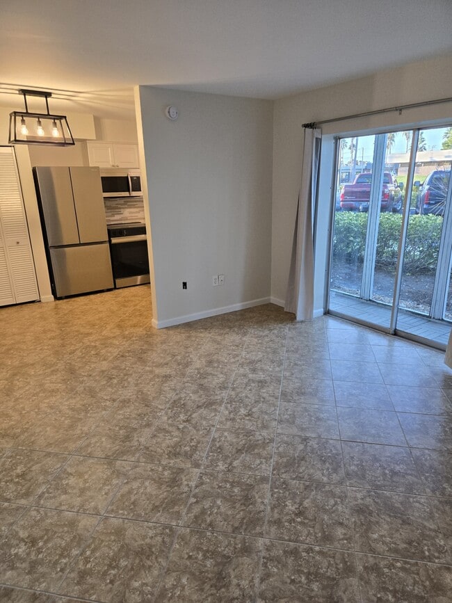 Building Photo - 2304 Ringling Blvd