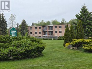 Building Photo - 15 Wellington Rd 124