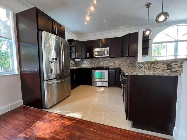 Foto del edificio - 15874 NW 12th Ct