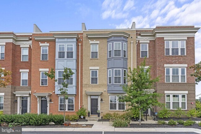 Foto del edificio - This beautiful modern 3 bed 4 1/2 bath tow...