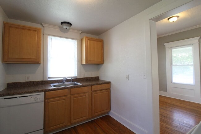 Building Photo - 2 Bedroom 1 Bath Home With An Office Or De...