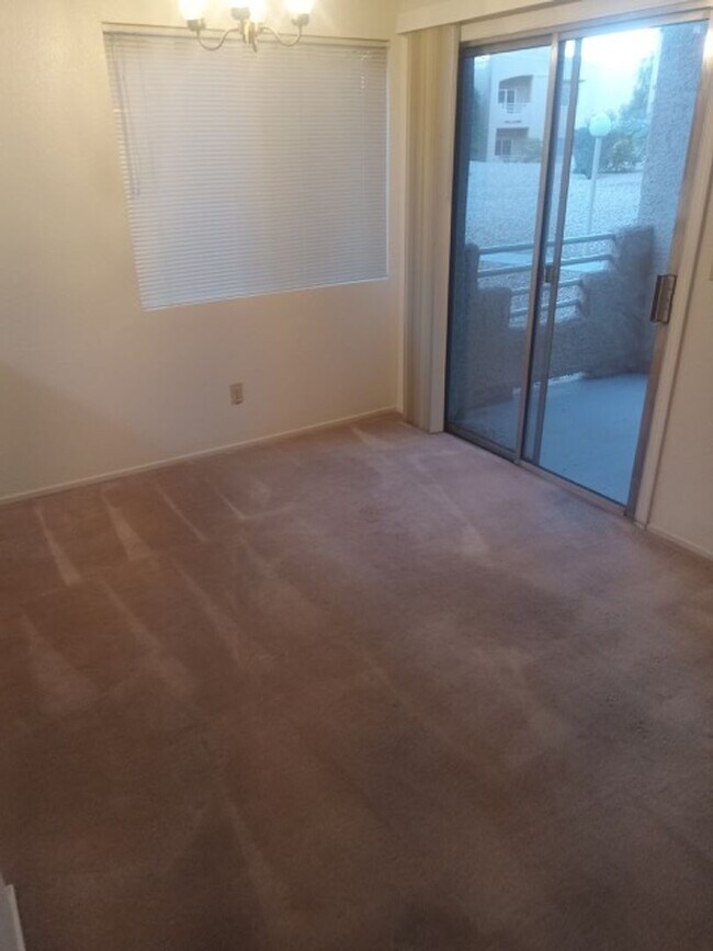 Foto del edificio - GROUND FLOOR CONDO