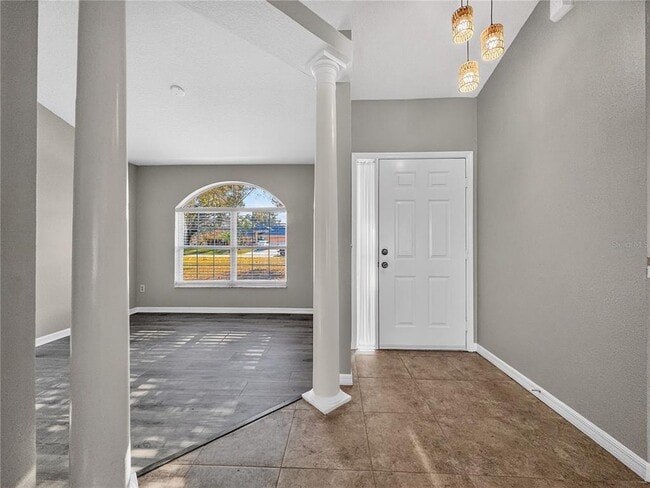 Building Photo - 14309 Golden View Dr