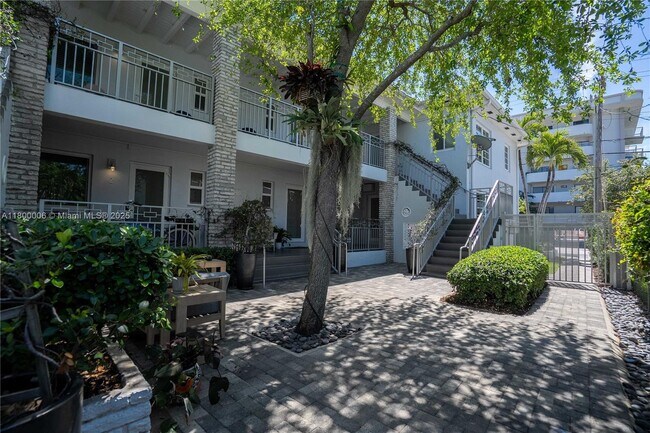 Foto del edificio - 117 S Shore Dr