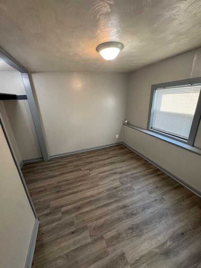 Foto del edificio - 2203 Rehm Dr