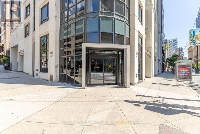 Building Photo - 801 Bay St.