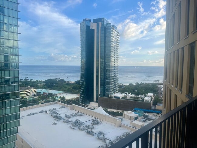 Building Photo - Luxury 1 Bedroom Close To Everything