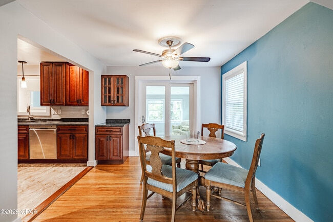 Building Photo - 1207 Buena Vista Blvd