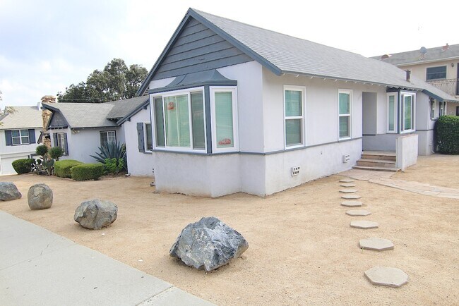 Building Photo - 5600 Edgemar Ave