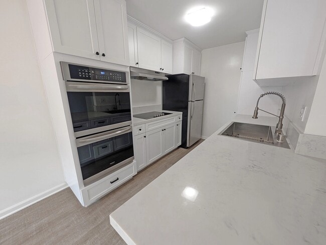 Building Photo - 118 S Wetherly Dr