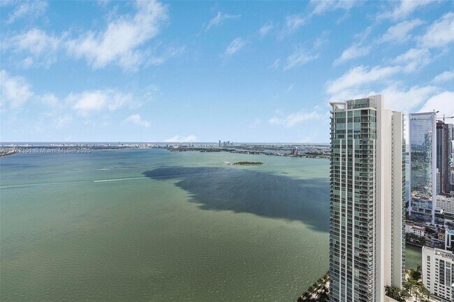 Foto del edificio - 650 NE 32nd St