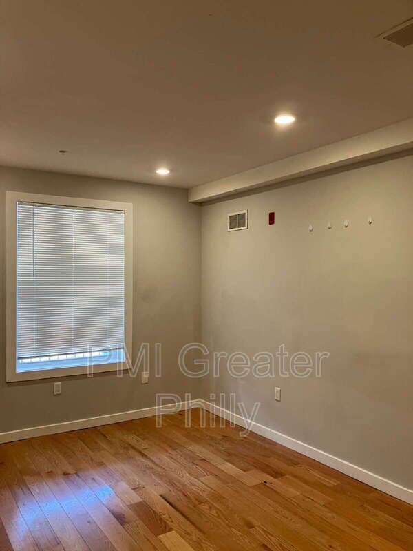 Foto del edificio - 332 N 62nd St