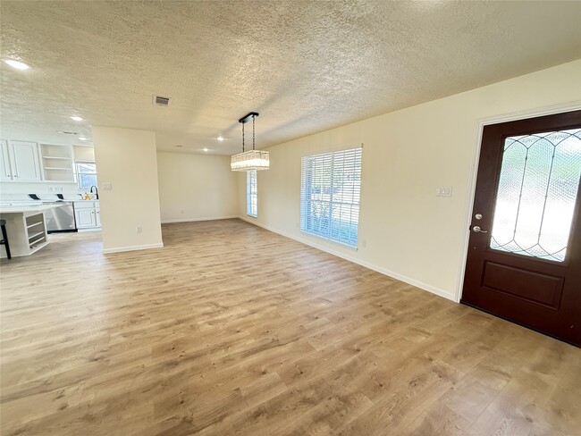 Foto del edificio - 15714 Torry Pines Rd