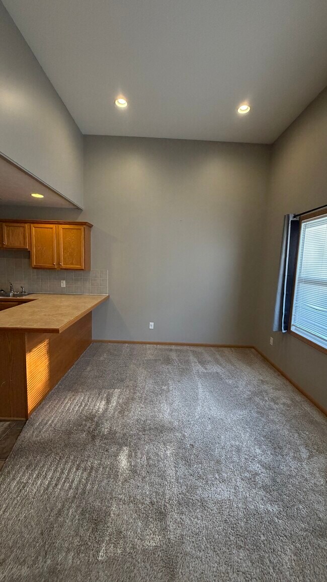 Building Photo - 2456-2456 Millview