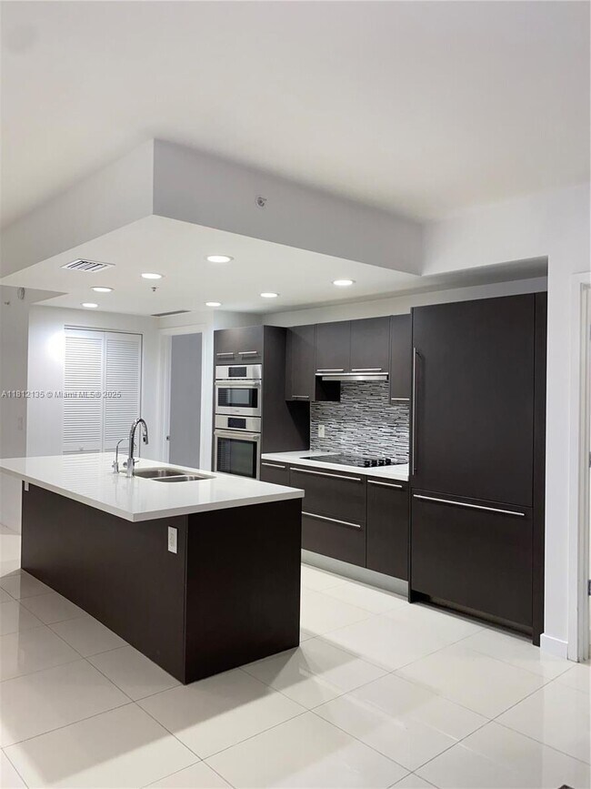 Foto del edificio - 7751 NW 107th Ave
