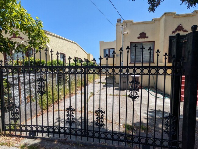 Foto del edificio - 2806 22nd Ave