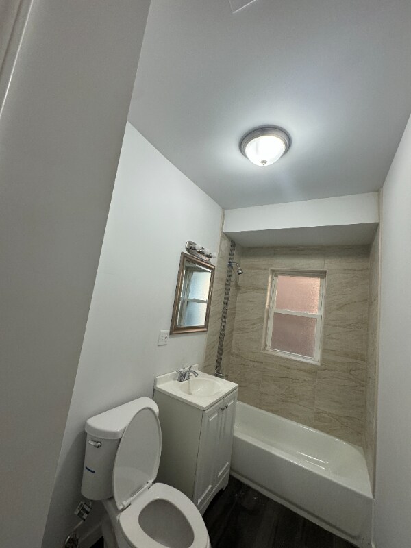 Foto del edificio - 8046 Ellis Ave